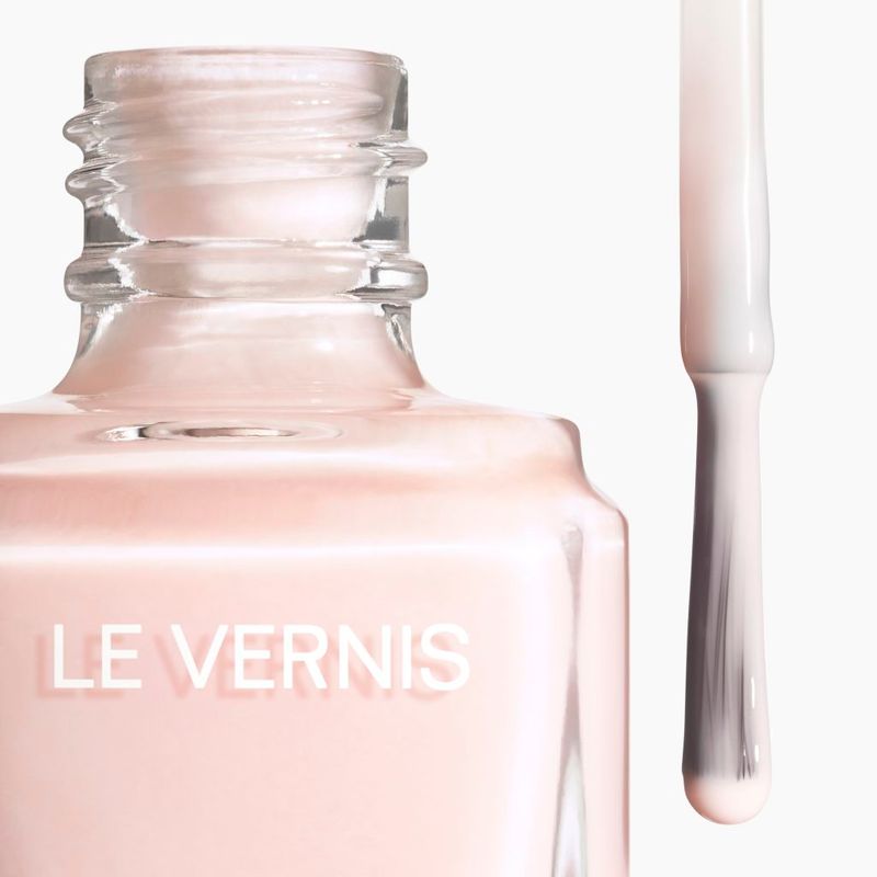 MAQUILLAJE-ESMALTE-DE-UNAS-LE-VERNIS-ESMALTE-DE-UNAS-DE-LARGA-DURACION-alternativa
